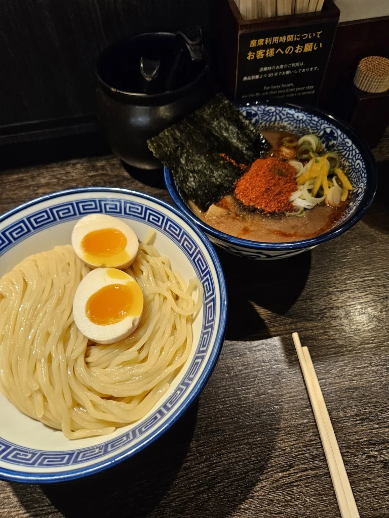 스파이시 츠케멘(Spicy Tsukemen)이 담긴 그릇 사진 스파이시 츠케멘(Spicy Tsukemen)이 담긴 그릇 사진