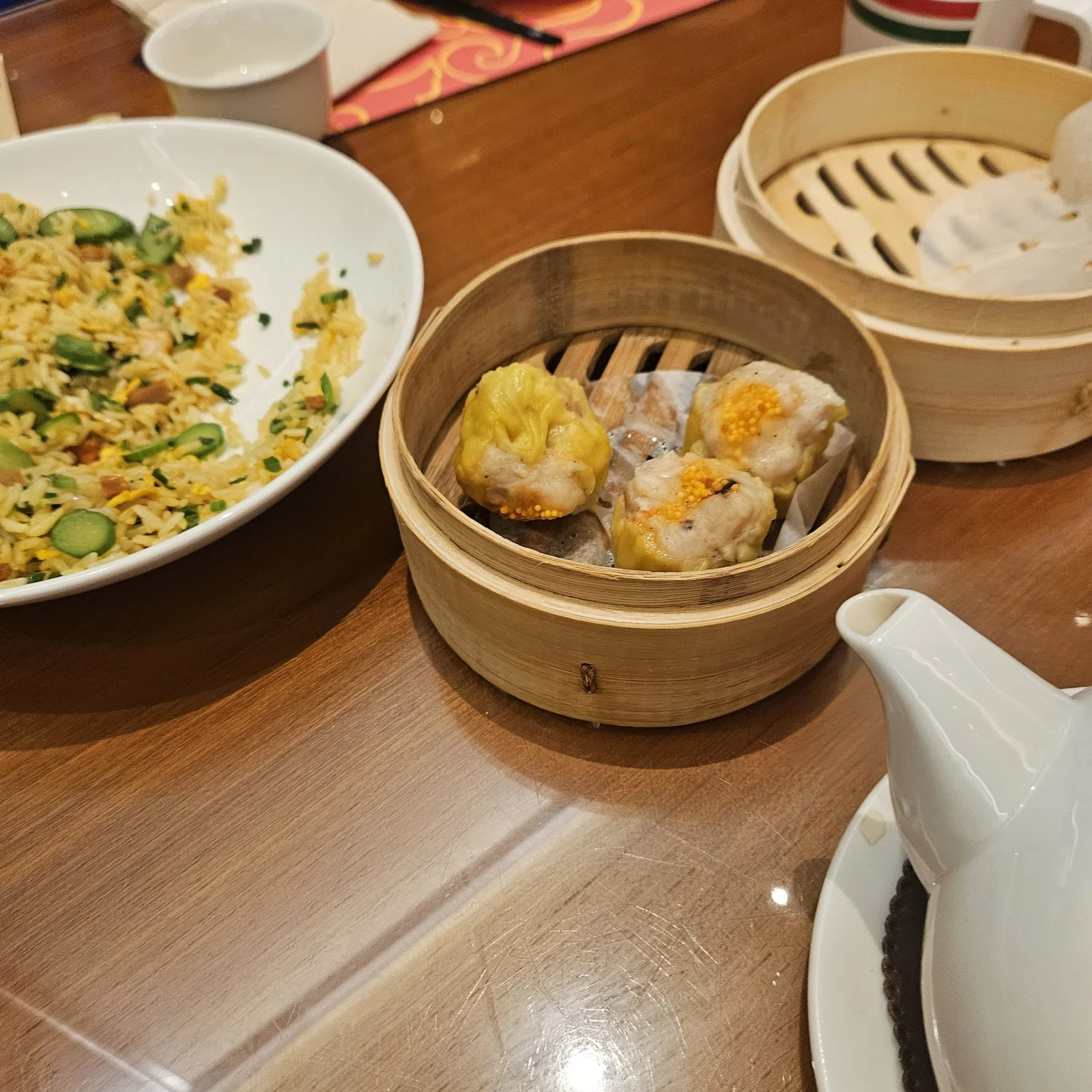 찜기 위에 올려져 있는 슈마이