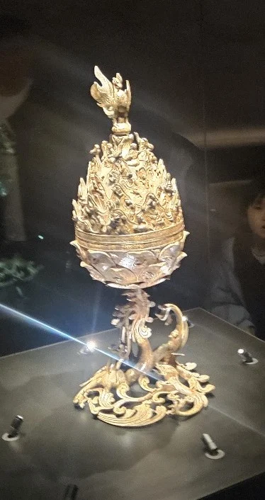 부여국립중앙박물관에 전시된 금동대향로 사진 부여국립중앙박물관에 전시된 금동대향로 사진
